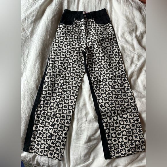 Lisa Says Gah Denim - Lisa Says Gah Black and White Floral Grid Pants